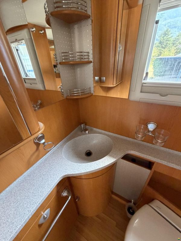 Phoenix Liner 8300 L