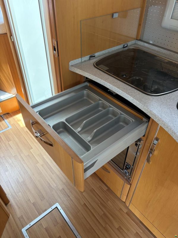 Phoenix Liner 8300 L