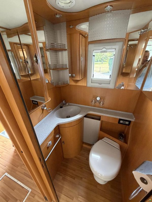 Phoenix Liner 8300 L
