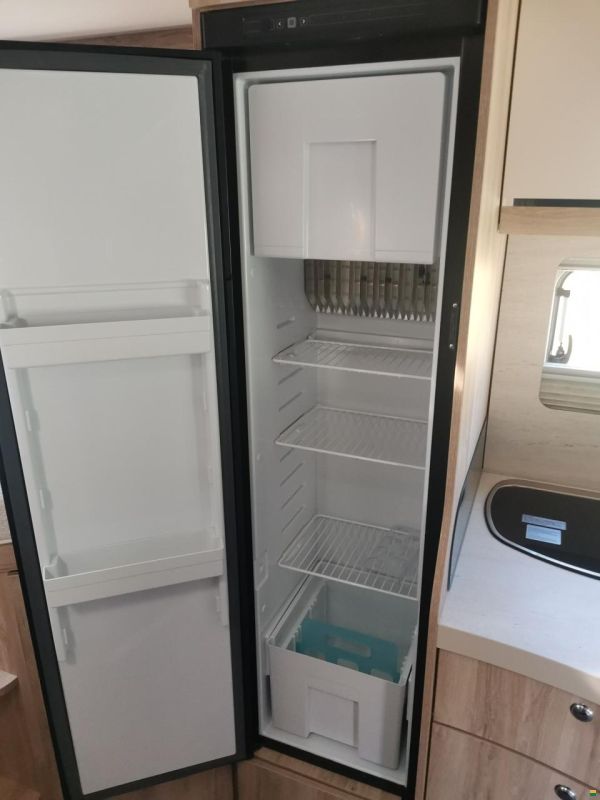 Eura Mobil Profila T 695EB