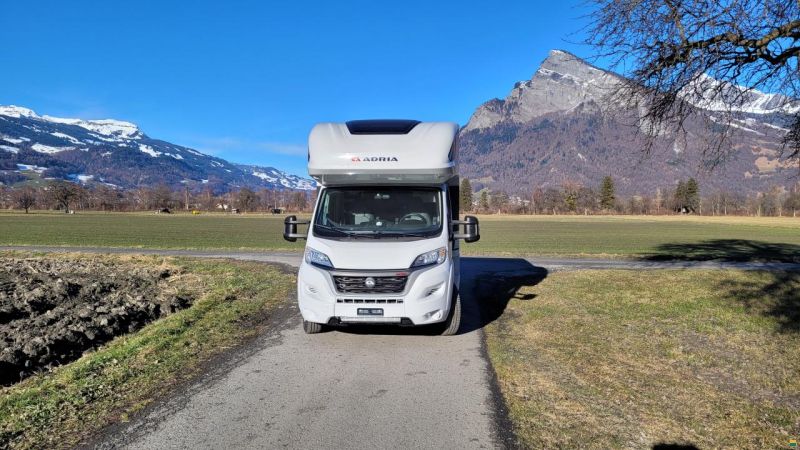 Adria Coral XL 670 SL
