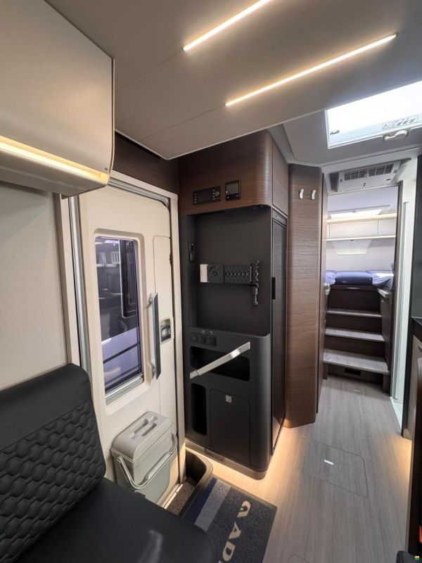 Adria MercedesBenz Matrix Supreme 670 SL