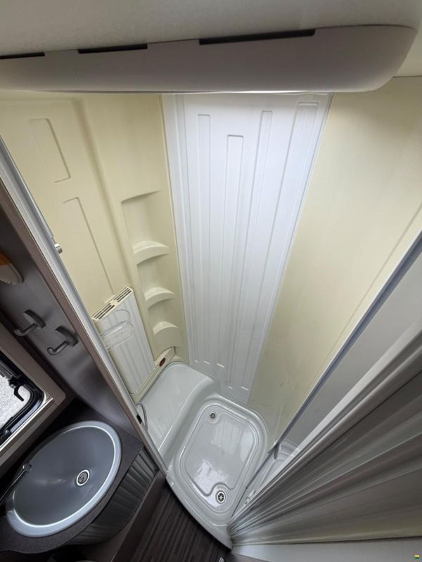 Renault *ADRIA*MATRIX*AUTOMAT*LÄNGSBETT*HUBBETT*
