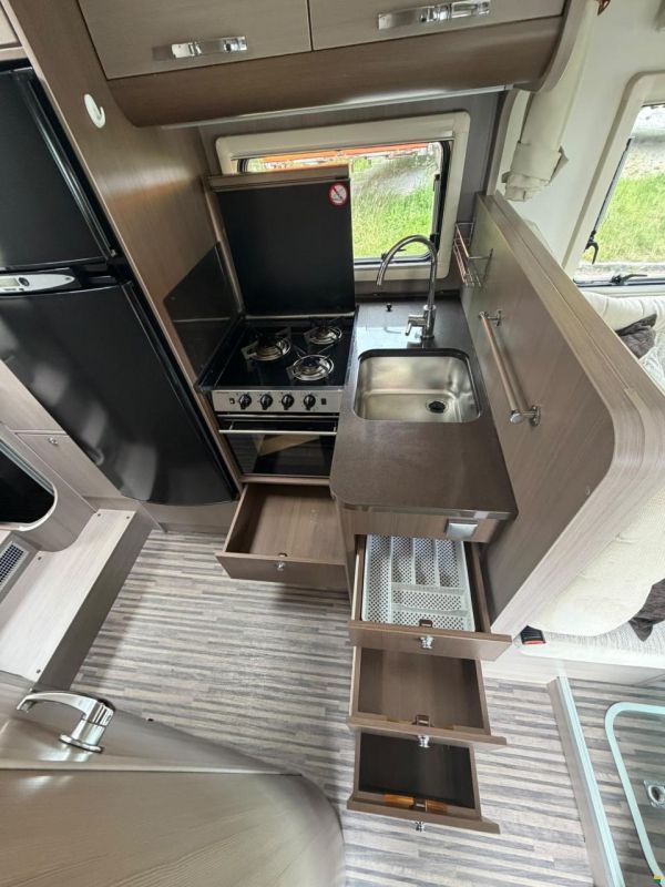 Renault *ADRIA*MATRIX*AUTOMAT*LÄNGSBETT*HUBBETT*