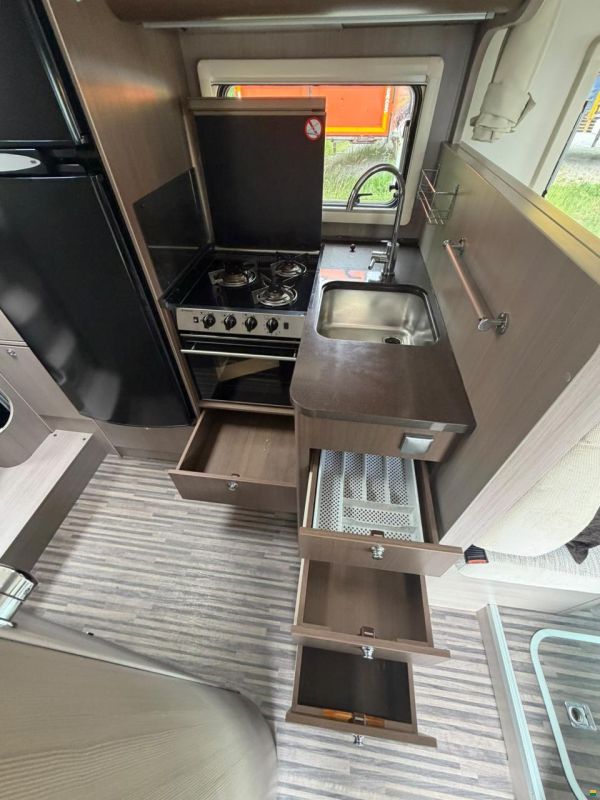 Renault *ADRIA*MATRIX*AUTOMAT*LÄNGSBETT*HUBBETT*
