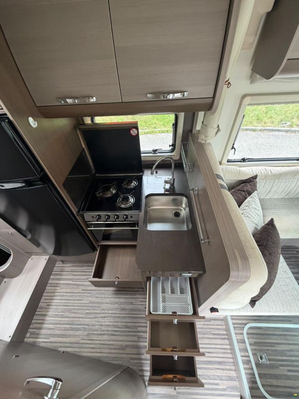 Renault *ADRIA*MATRIX*AUTOMAT*LÄNGSBETT*HUBBETT*