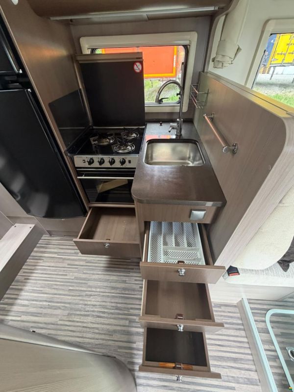 Renault *ADRIA*MATRIX*AUTOMAT*LÄNGSBETT*HUBBETT*
