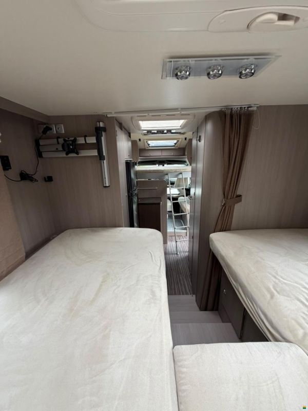 Renault *ADRIA*MATRIX*AUTOMAT*LÄNGSBETT*HUBBETT*