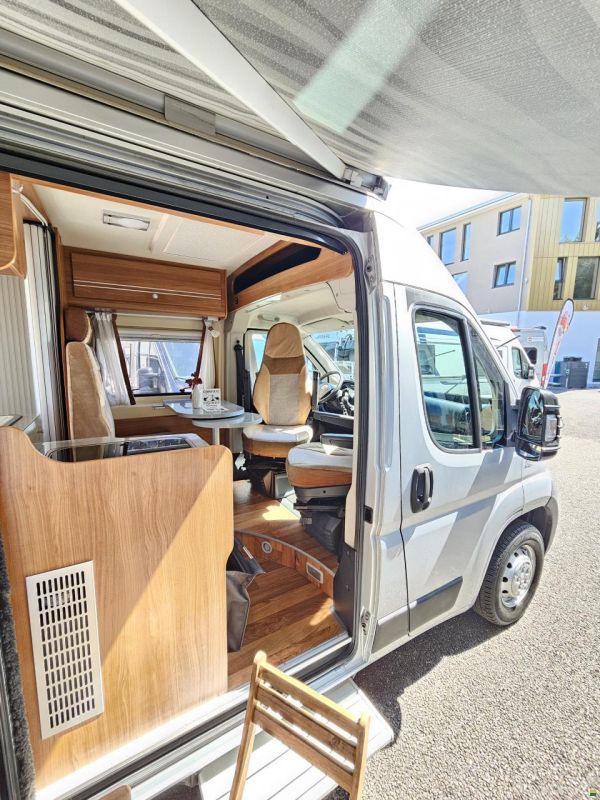 Pössl Globecar R540 mit Doppelbett, Solar!