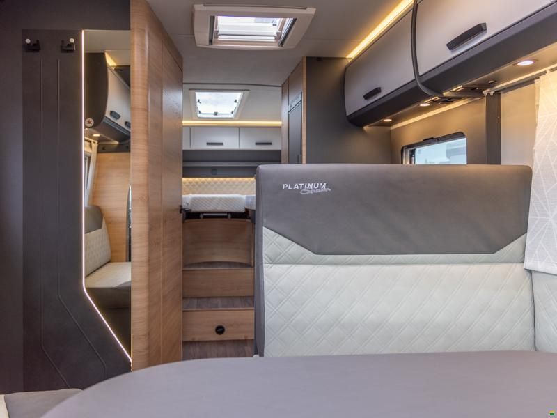 Knaus Live TI 700 MEG Platinum Selection