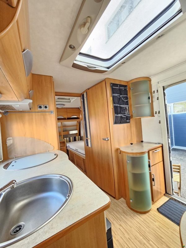 Hymer Eriba 530 mit Einzelbett, Mover!