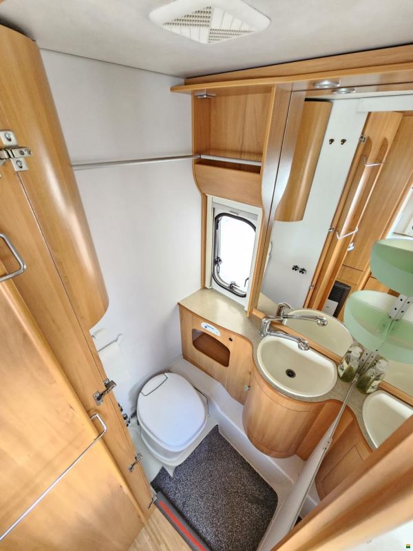 Hymer Eriba 530 mit Einzelbett, Mover!