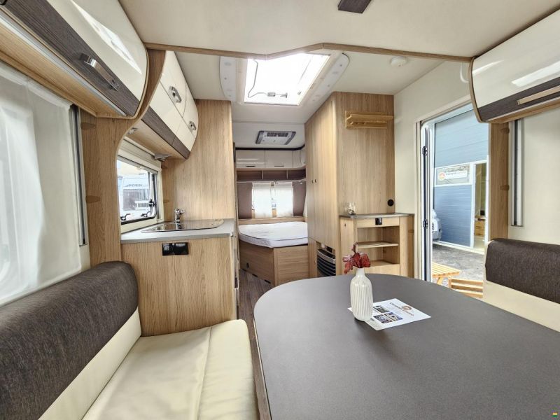 Bürstner Averso Plus 500ts mit Hubbett, Dachklima