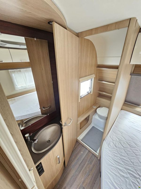 Bürstner Averso Plus 500ts mit Hubbett, Dachklima