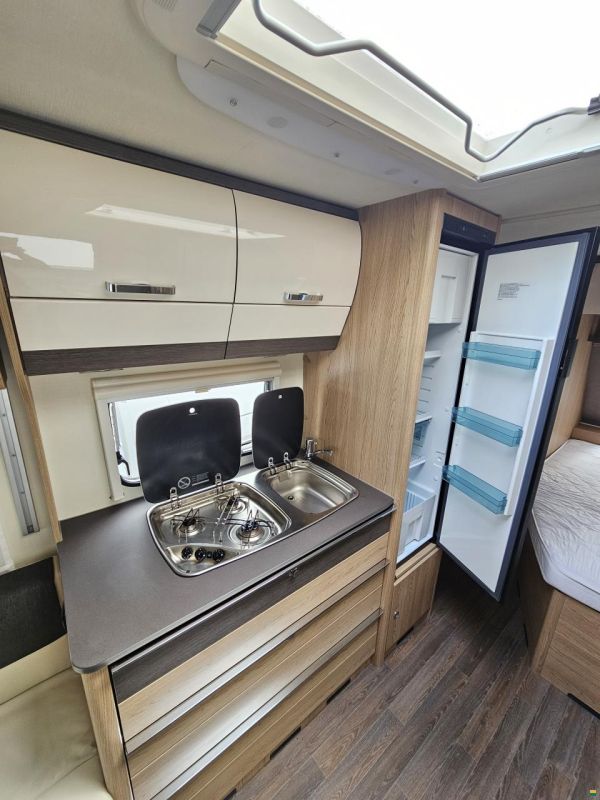 Bürstner Averso Plus 500ts mit Hubbett, Dachklima