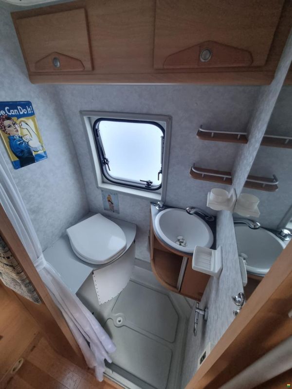 Adria Twin M