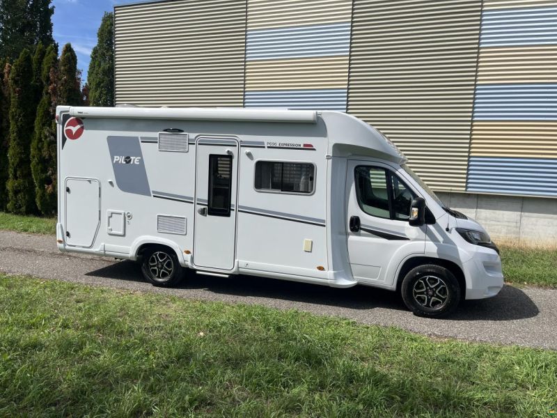 Pilote P696 D