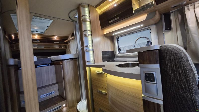 Knaus SUN TI 700 MEG