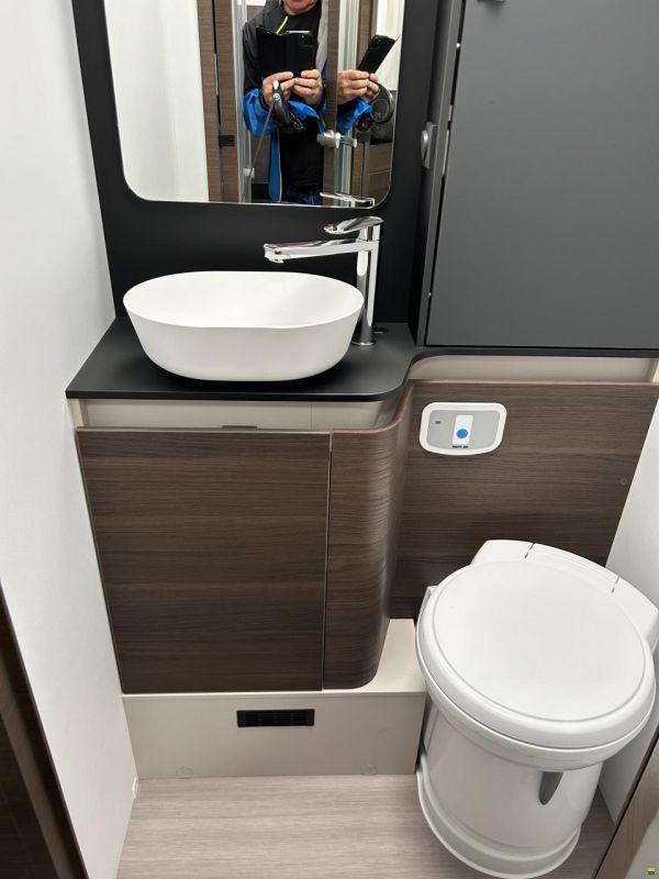 Adria CORAL SUPREME - MB 670 DL