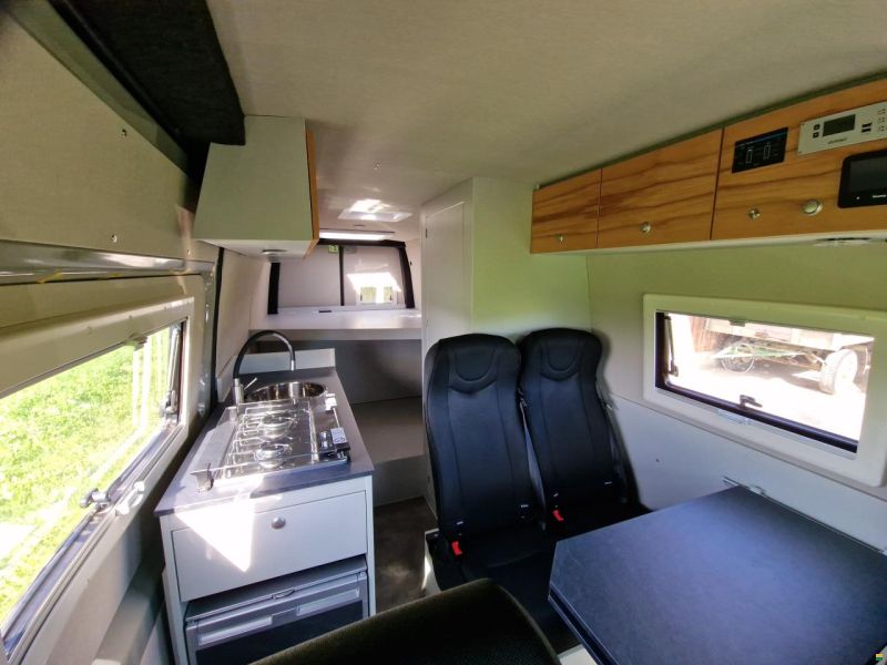 Mercedes Benz CreaVan Sprinter 4x4 Custom