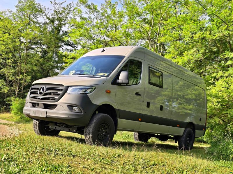 Mercedes Benz CreaVan Sprinter 4x4 Custom