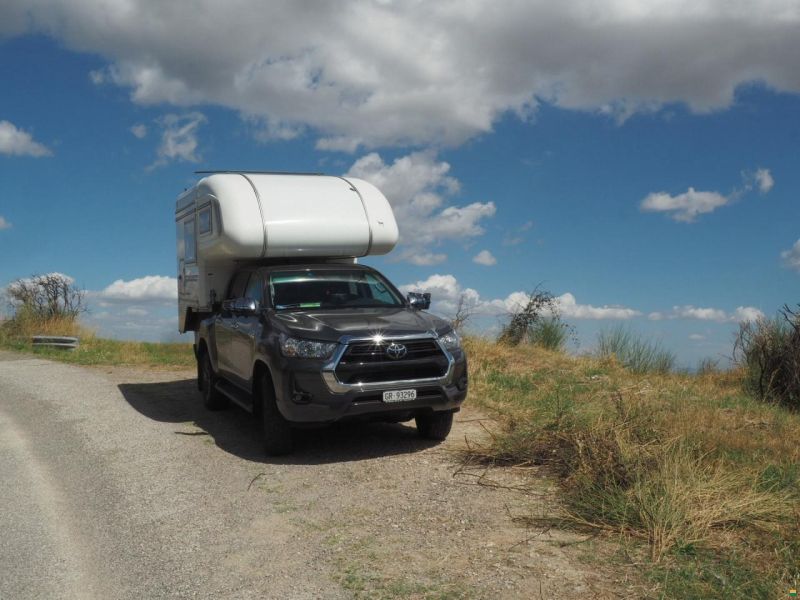Toyota Pickup mit Tischer&ndash;Wohnkabine