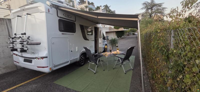 LMC Breezer V646