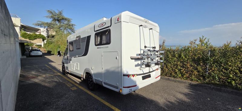 LMC Breezer V646