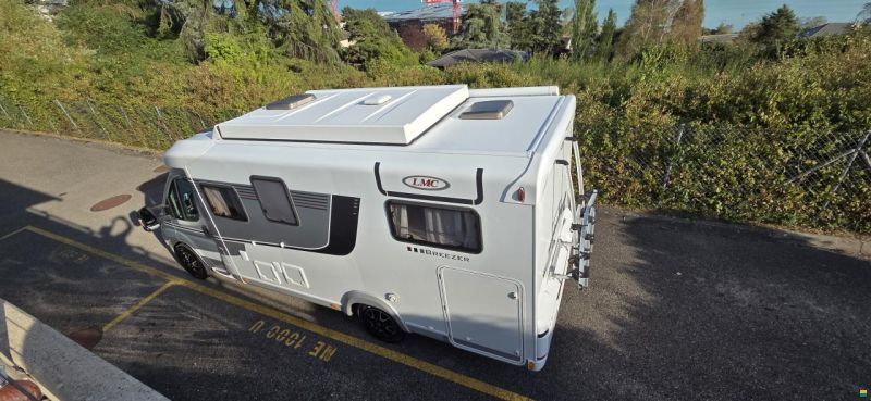 LMC Breezer V646