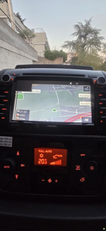 LMC Breezer V646