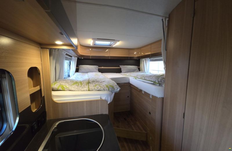 LMC Breezer V646