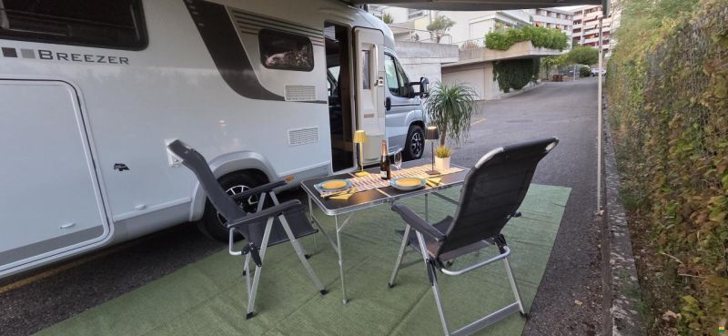 LMC Breezer V646