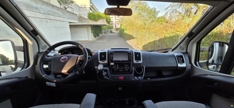 LMC Breezer V646