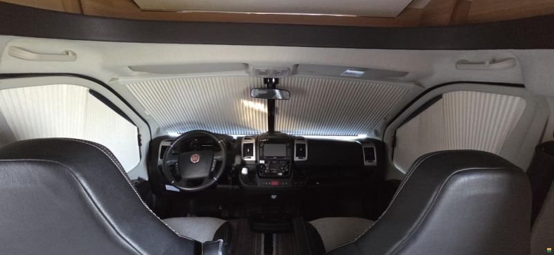 LMC Breezer V646
