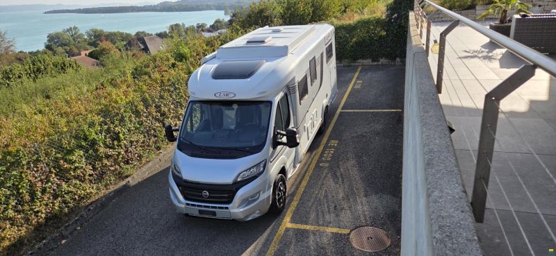 LMC Breezer V646