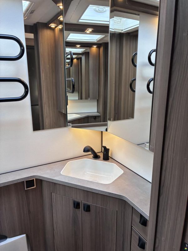 Kabe Royal 560 GLE 2,3m