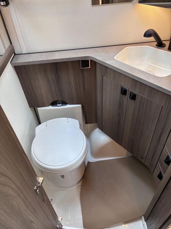 Kabe Royal 560 GLE 2,3m