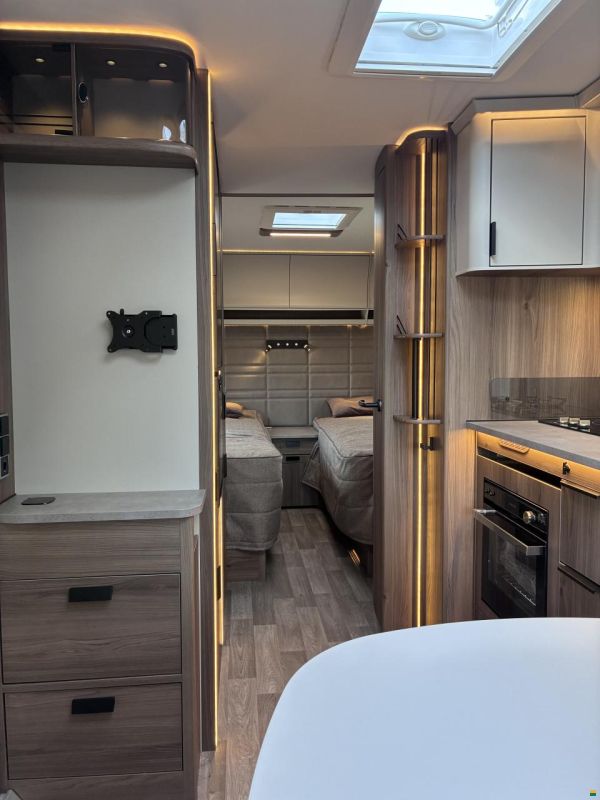 Kabe Royal 560 GLE 2,3m