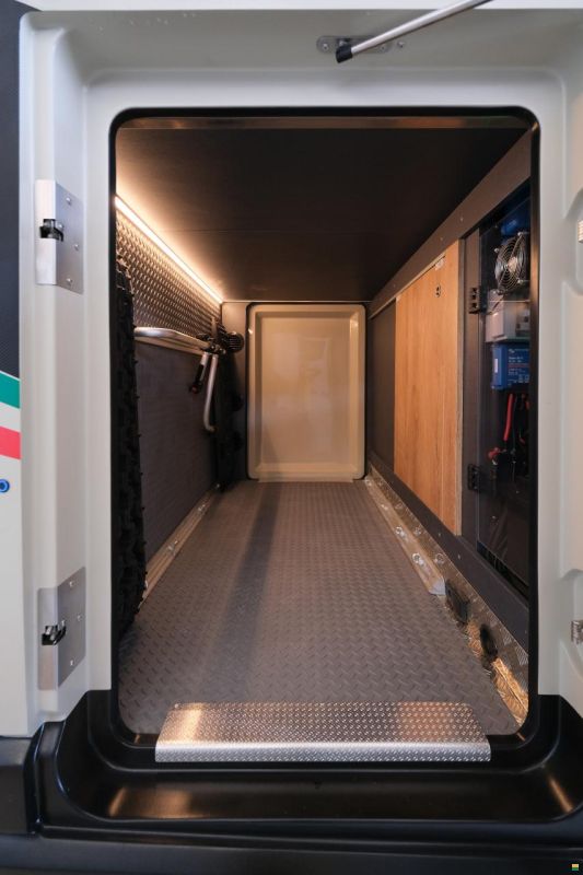 Atlantis Carbon 4x4 Mercedes Sprinter