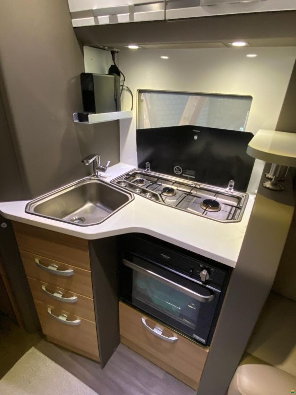 Adria Coral Supreme 670 DC