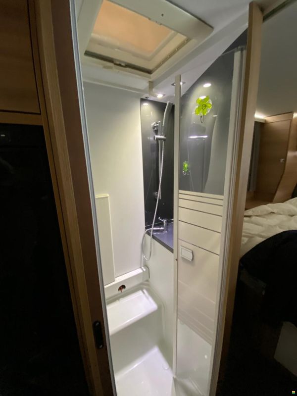 Adria Coral Supreme 670 DC