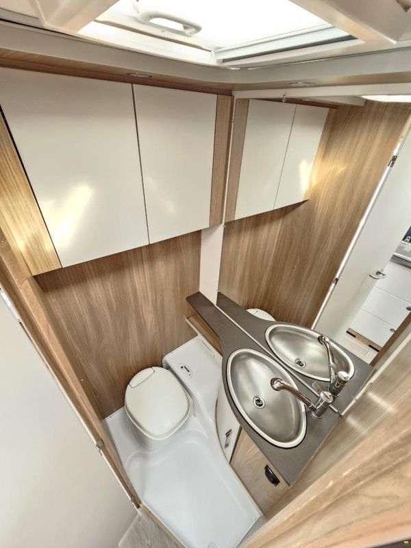 Bürstner Premio 490TS mit Queensbett, Mover!