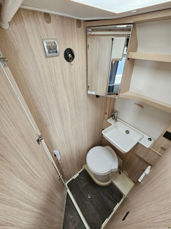 Pössl R640 mit Einzelbett, Automat!