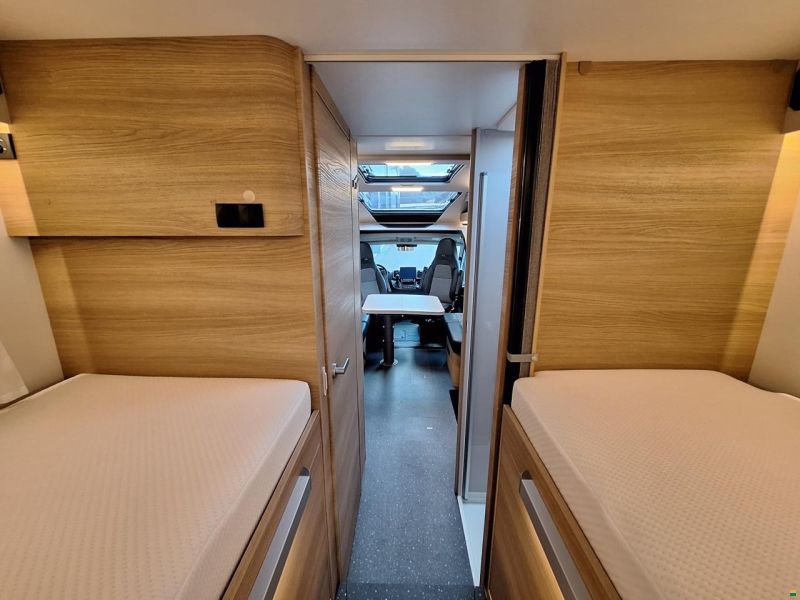 Adria Coral Select 670 DL