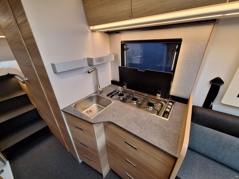 Adria Coral Select 670 DL