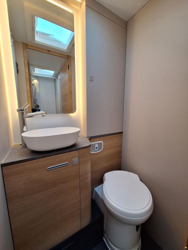 Adria Coral Select 670 DL