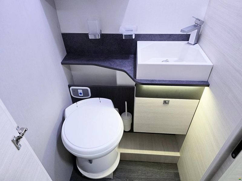 Challenger 367 GA PREMIUM 2.0 TDCI AUTOMAT