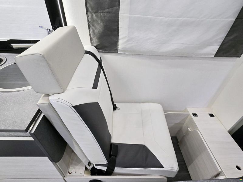 Challenger 367 GA PREMIUM 2.0 TDCI AUTOMAT
