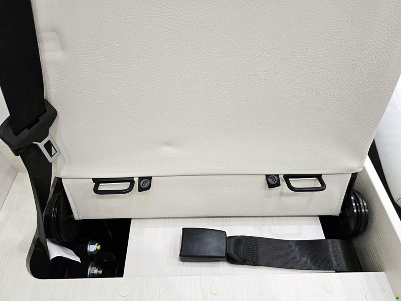 Challenger 367 GA PREMIUM 2.0 TDCI AUTOMAT