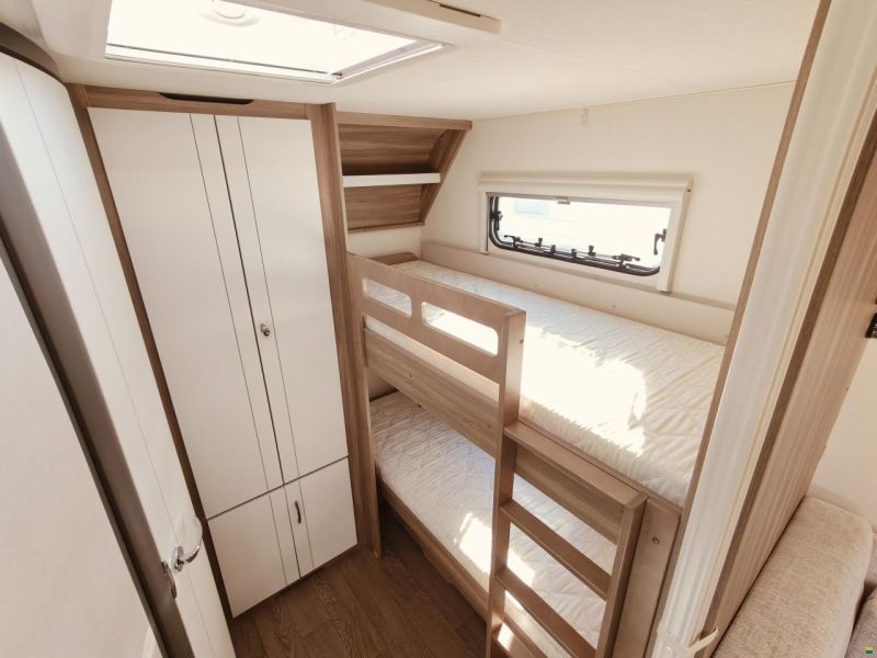 Hobby Excellent Edition 545 KMF - Stockbett